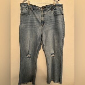 Arula distressed capri jean 22